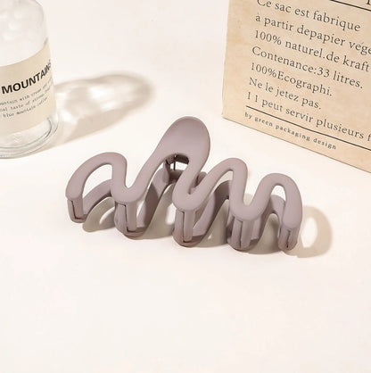 Matte Squiggle Hair Claws