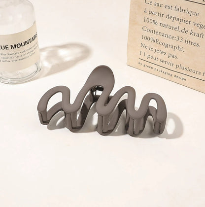 Matte Squiggle Hair Claws