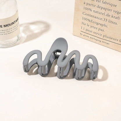 Matte Squiggle Hair Claws