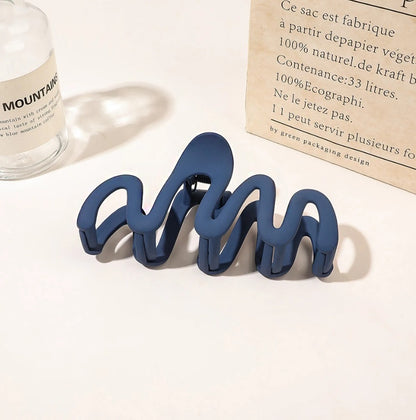 Matte Squiggle Hair Claws