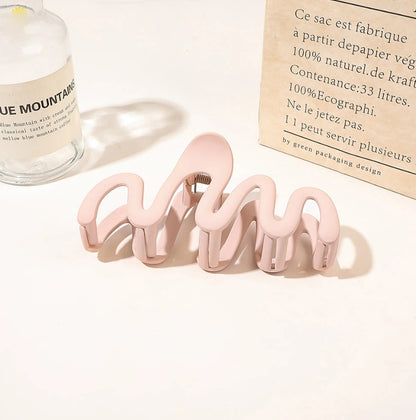 Matte Squiggle Hair Claws