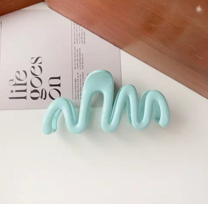 Gloss Squiggle Hair Claws
