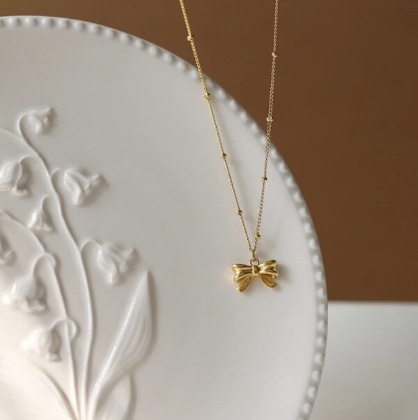 The Delicate Bow Chain